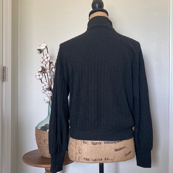 🚨[SOLD] Knit Turtle Neck - Picture 4 of 6